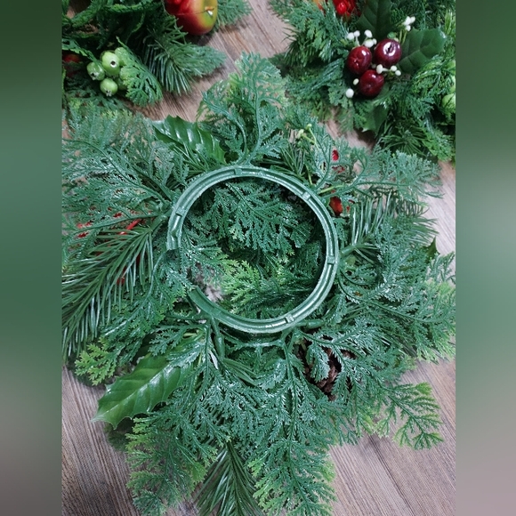 Vintage Plastic Christmas Candle Wreath Ring Set of 4 - Picture 5 of 6